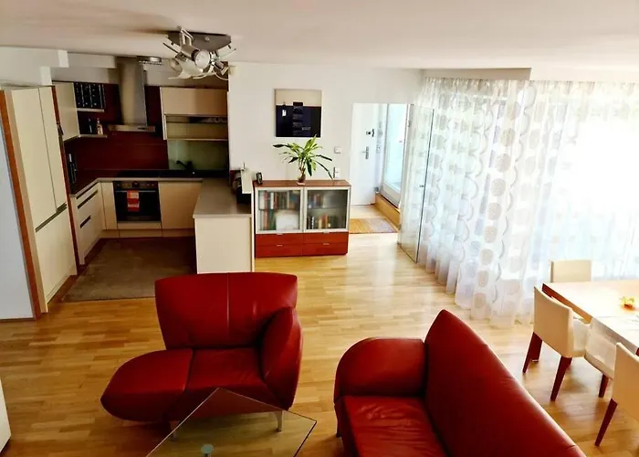 Luxury 4 Bedroom Roof Apt With 3 Balconies & View
