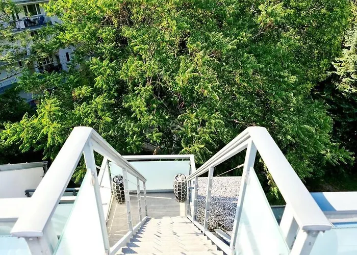 Luxury 4 Bedroom Roof Apt With 3 Balconies & View