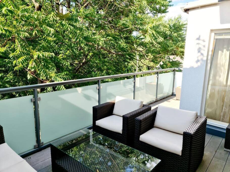 Luxury 4 Bedroom Roof With 3 Balconies & View Appartement