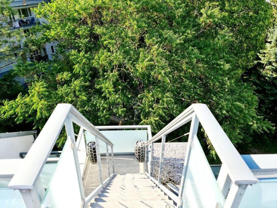 Luxury 4 Bedroom Roof With 3 Balconies & View Vienne